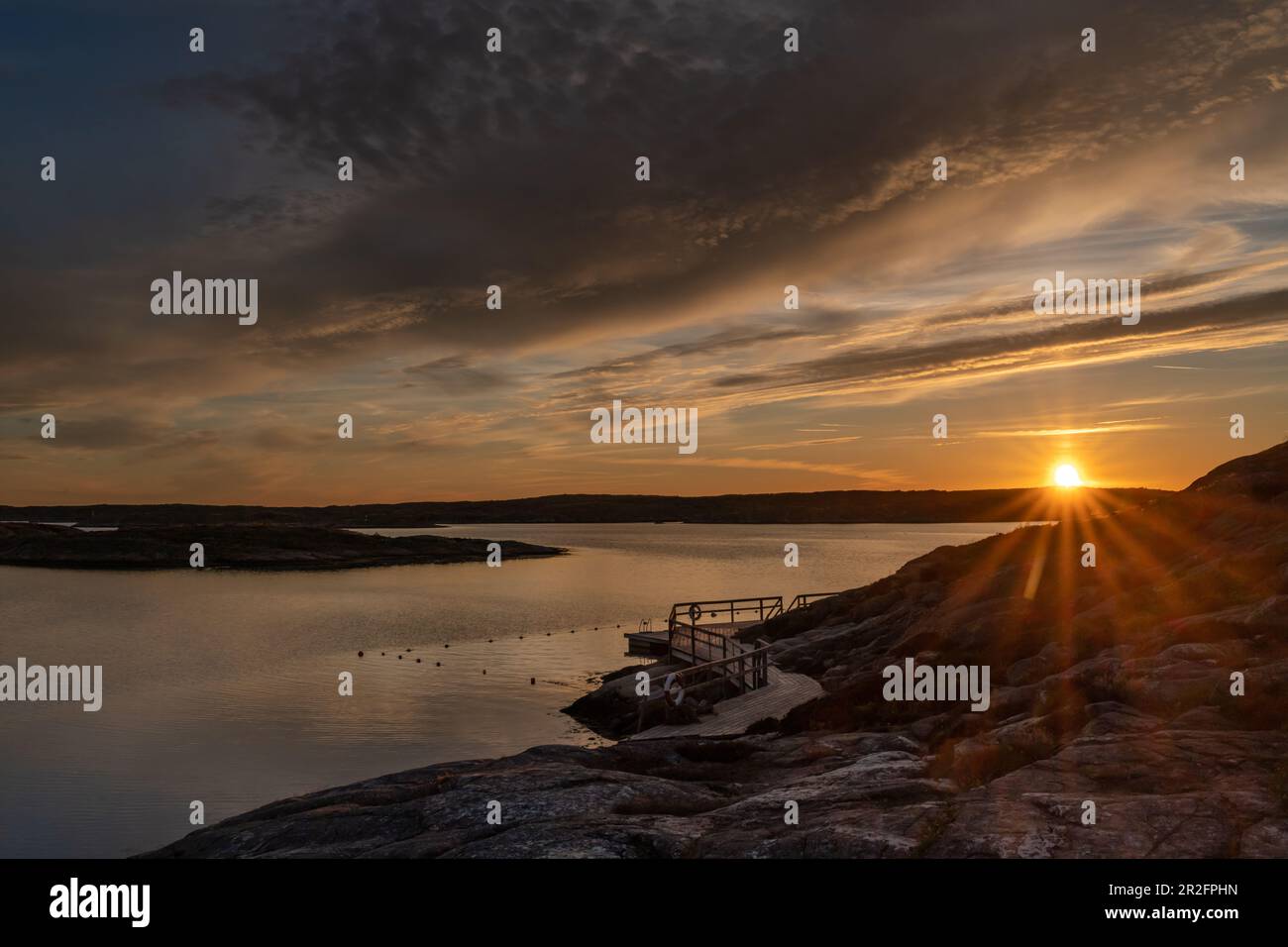 Sonnenuntergang in der Ellös-Inselgruppe, Orust, Bohuslän, Schweden Stockfoto