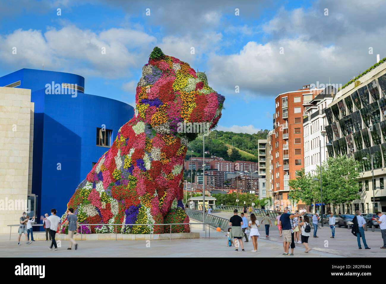 Hündchenblumen-Skulptur von Jeff Koons, Guggenheim Museum, Bilbao, Baskenland, Spanien Stockfoto