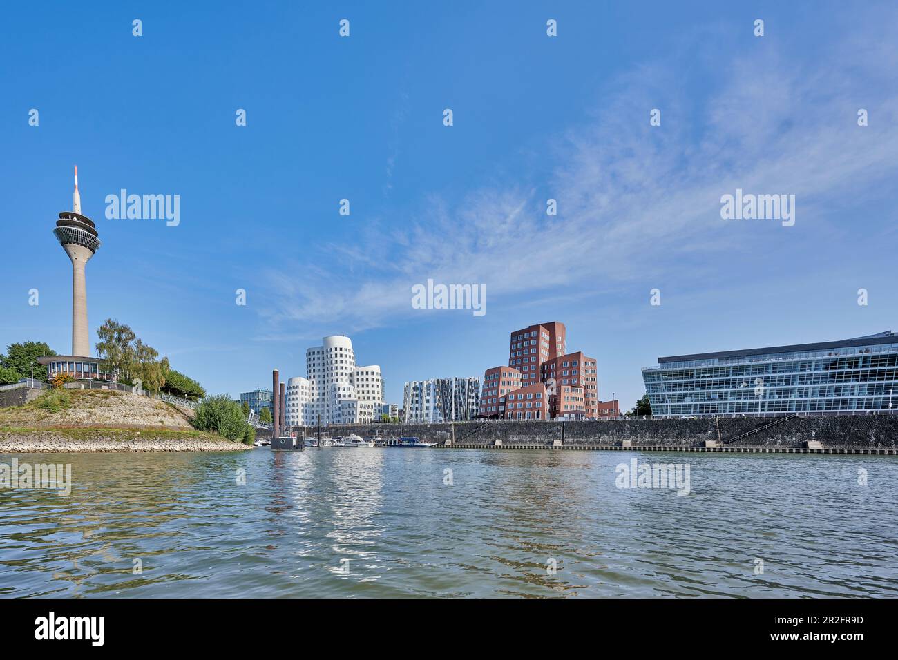 Medienhafen mit Gehry-Gebäuden, Düsseldorf, Deutschland Stockfoto