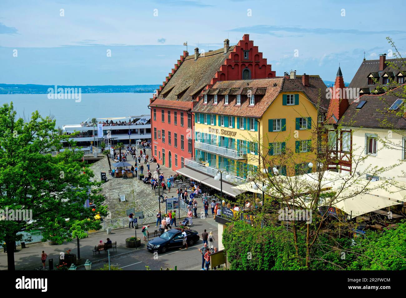 Hotel Seehof and Harbour Pier, Altstadt von Meersburg am Bodensee, Baden-Württemberg, Deutschland Stockfoto