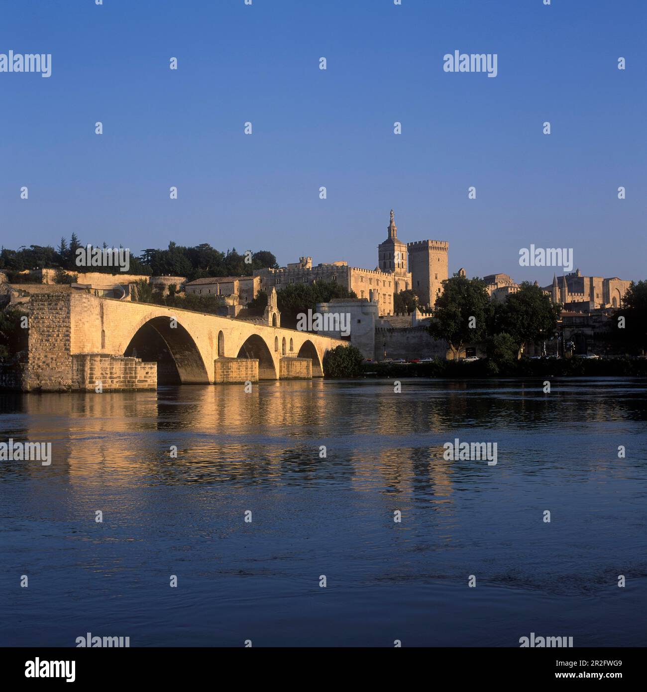 Pont St.-Benetzet, Palast der Päpste, Avignon, Provence, Frankreich Stockfoto