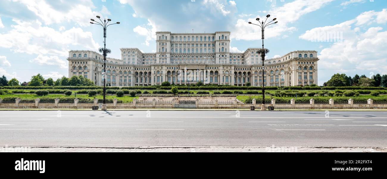 Parlamentspalast von Rumänien, vor ihm Bulevardul Libertatii in der Hauptstadt Bukarest. Ehemals House of the People / Casa Poporului. Ere Stockfoto