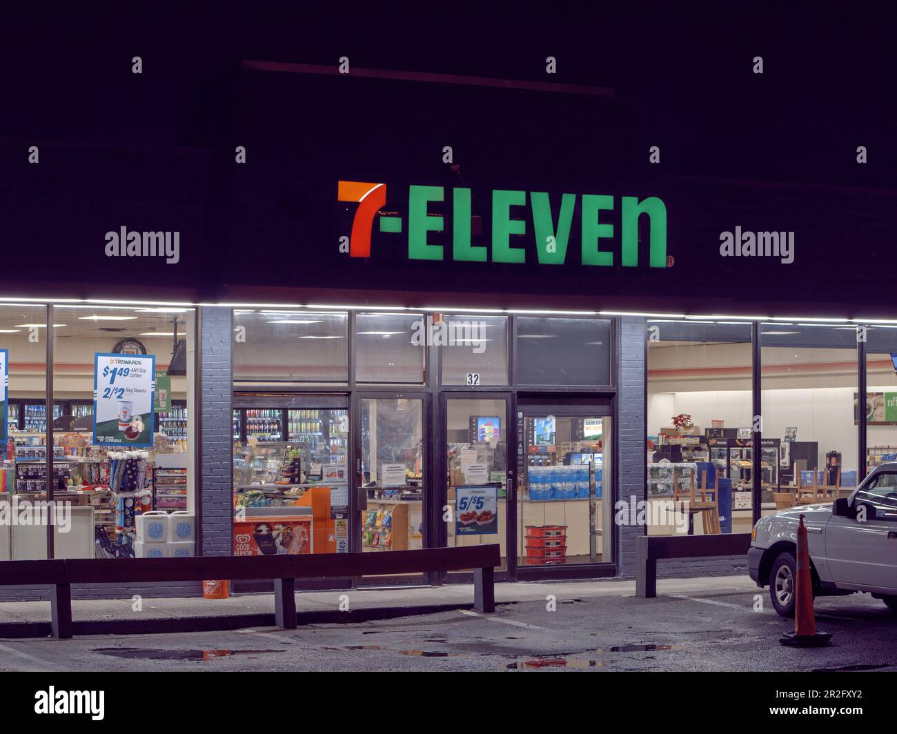 7-Eleven Supermarkt, Night USA Stockfoto