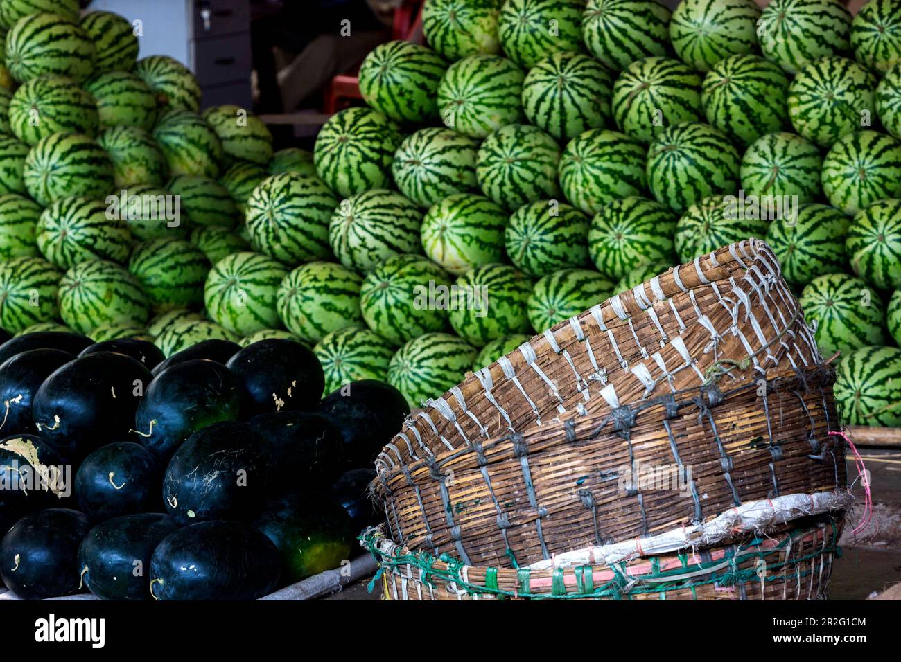 Crawford Market, heute Mahatma Jyotiba Phule Market, Großhandelsmarkt hauptsächlich für Obst und Gemüse, Melonen, Mumbai, Maharashtra, Indien Stockfoto