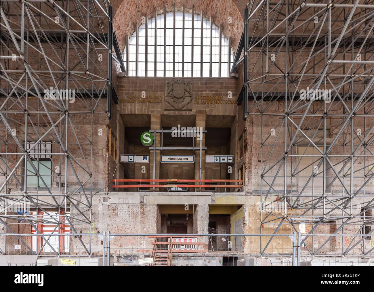 Gerüste im Bonatzbau, ein denkmalgeschütztes Gebäude, offene Baustelle Tage am neuen Hauptbahnhof, das Milliarden-Euro-Projekt Stuttgart 21 Stockfoto