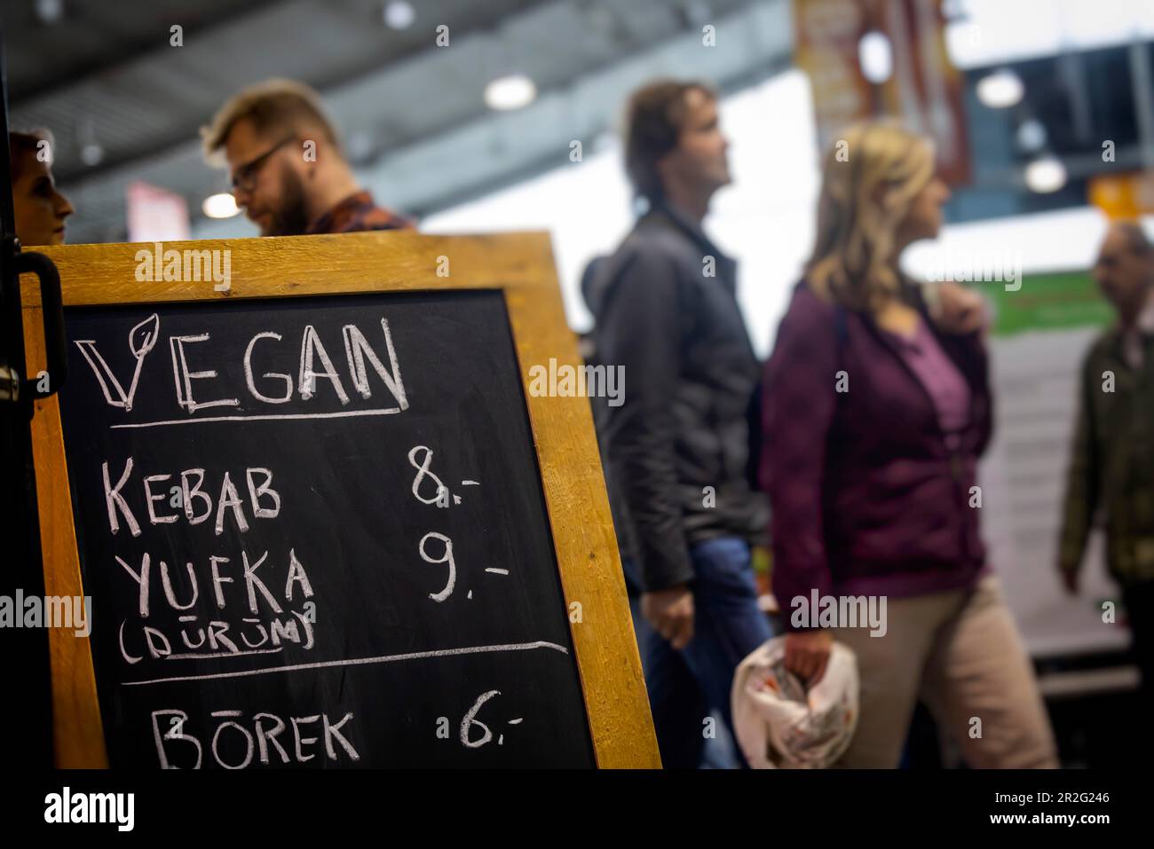 Vegane Snackbar, türkische Snackbar, bietet Kebab und Yufka als fleischlose Option, Stuttgart, Baden-Württemberg, Deutschland Stockfoto