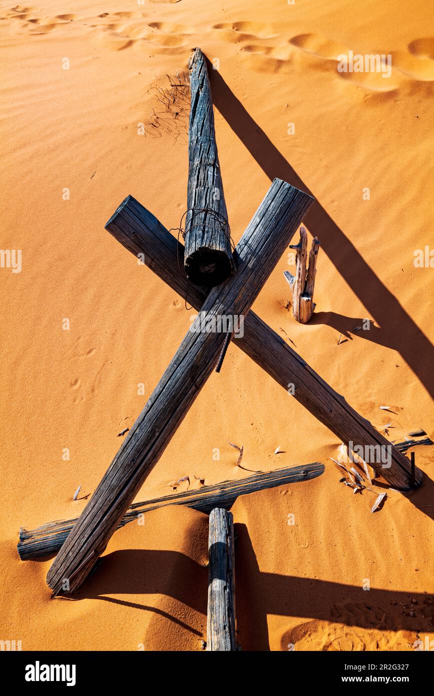Verwitterter Wermut-Ranch-Zaun; Coral Pink Sand Dunes State Park; Utah; USA Stockfoto