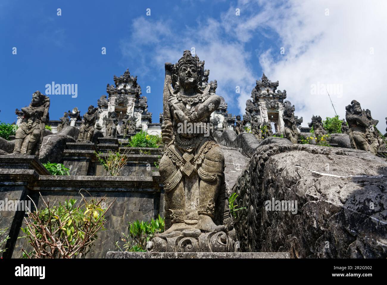 Tempelwächter bewachen die Pura Luhur Lempuyang in Gunung Seraya im Osten von Bali, Indonesien, Südostasien, Asien Stockfoto