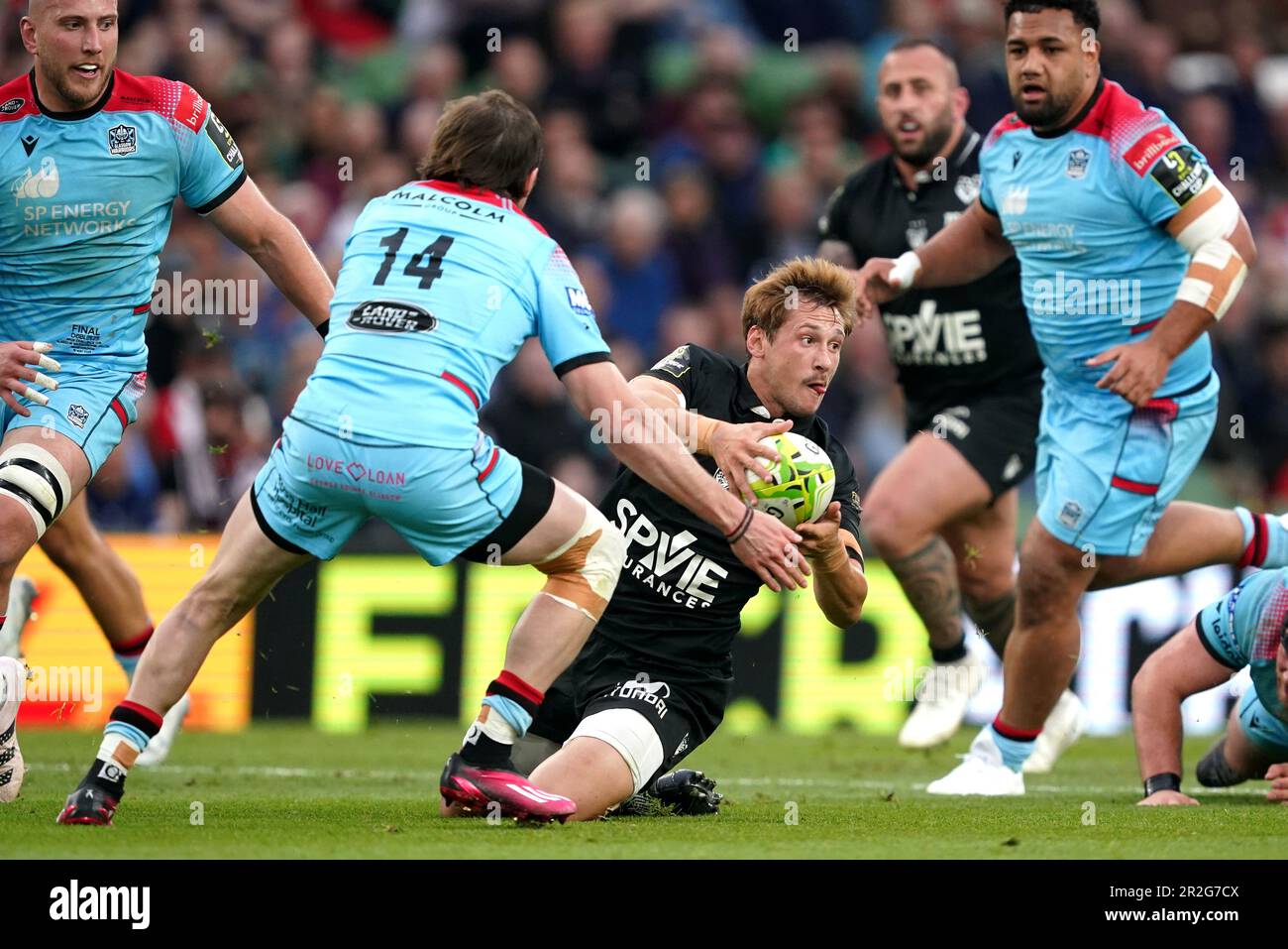 Toulons Baptiste Serin und Sebastian Cancelliere der Glasgow Warriors in Aktion während des ECPR Challenge Cup-Finales im Aviva-Stadion in Dublin, Irland. Foto: Freitag, 19. Mai 2023. Stockfoto