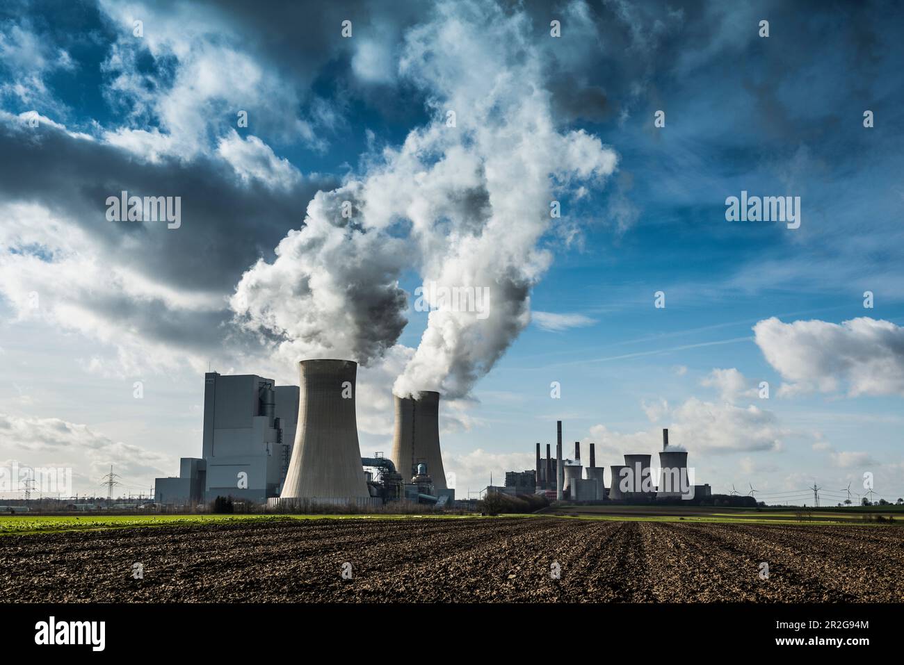 Kraftwerke, Braunkohlekraftwerk Neurath und Braunkohlekraftwerk Frimmersdorf, Grevenbroich, Nordrhein-Westfalen, Deutschland Stockfoto