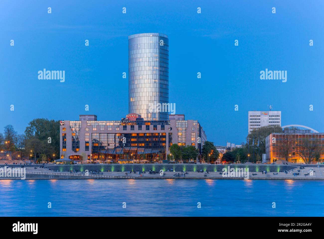 Hotel Hyatt Regency und Hochhaus KölnTriangle, European Aviation Safety Agency, EASA, Deutz, Köln, Nordrhein-Westfalen, Deutschland, Europa Stockfoto