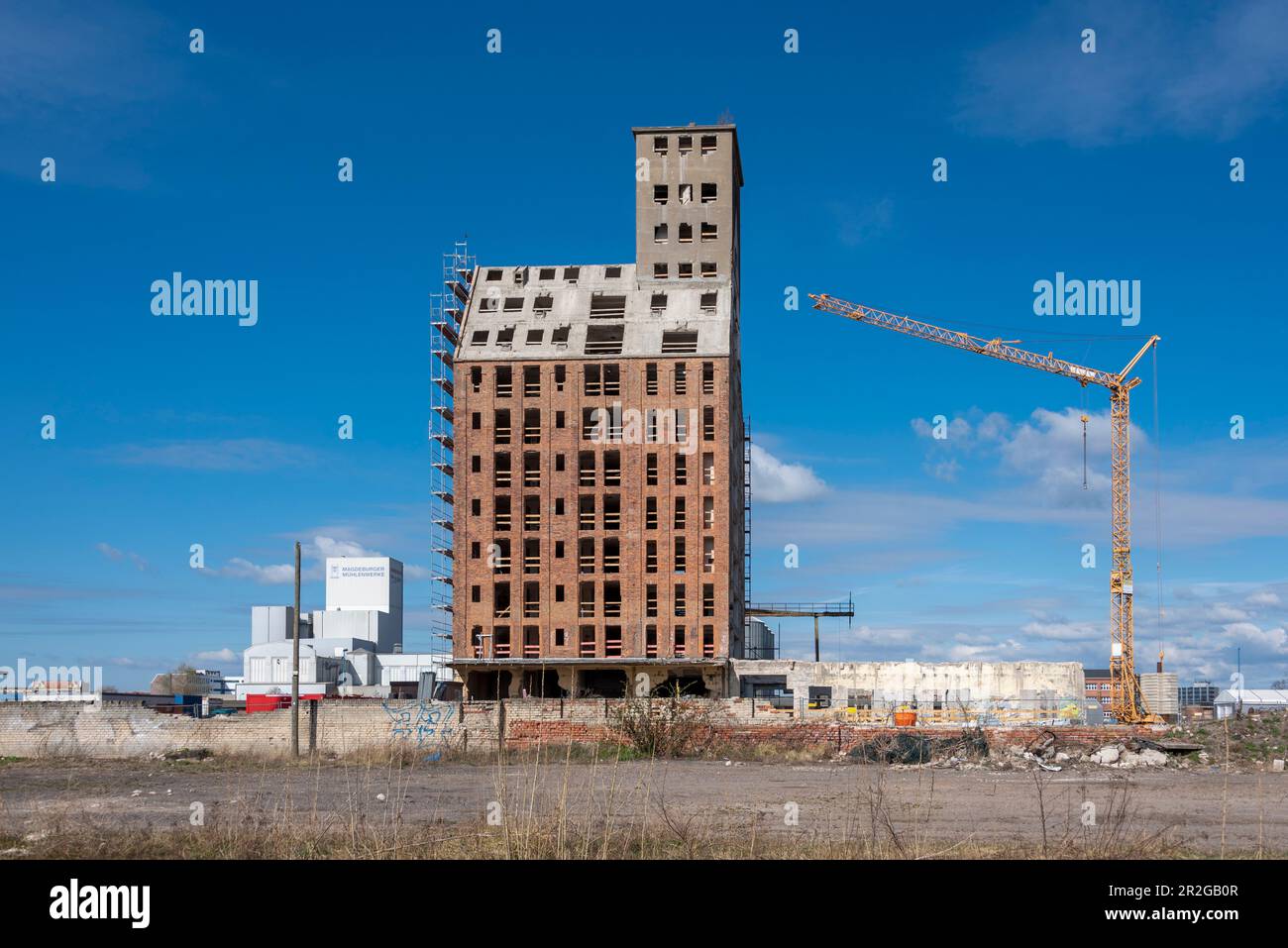 Historisches Lagerhaus wird in ein Wohngebäude umgewandelt, Magdeburg Science Port, Sachsen-Anhalt, Deutschland Stockfoto