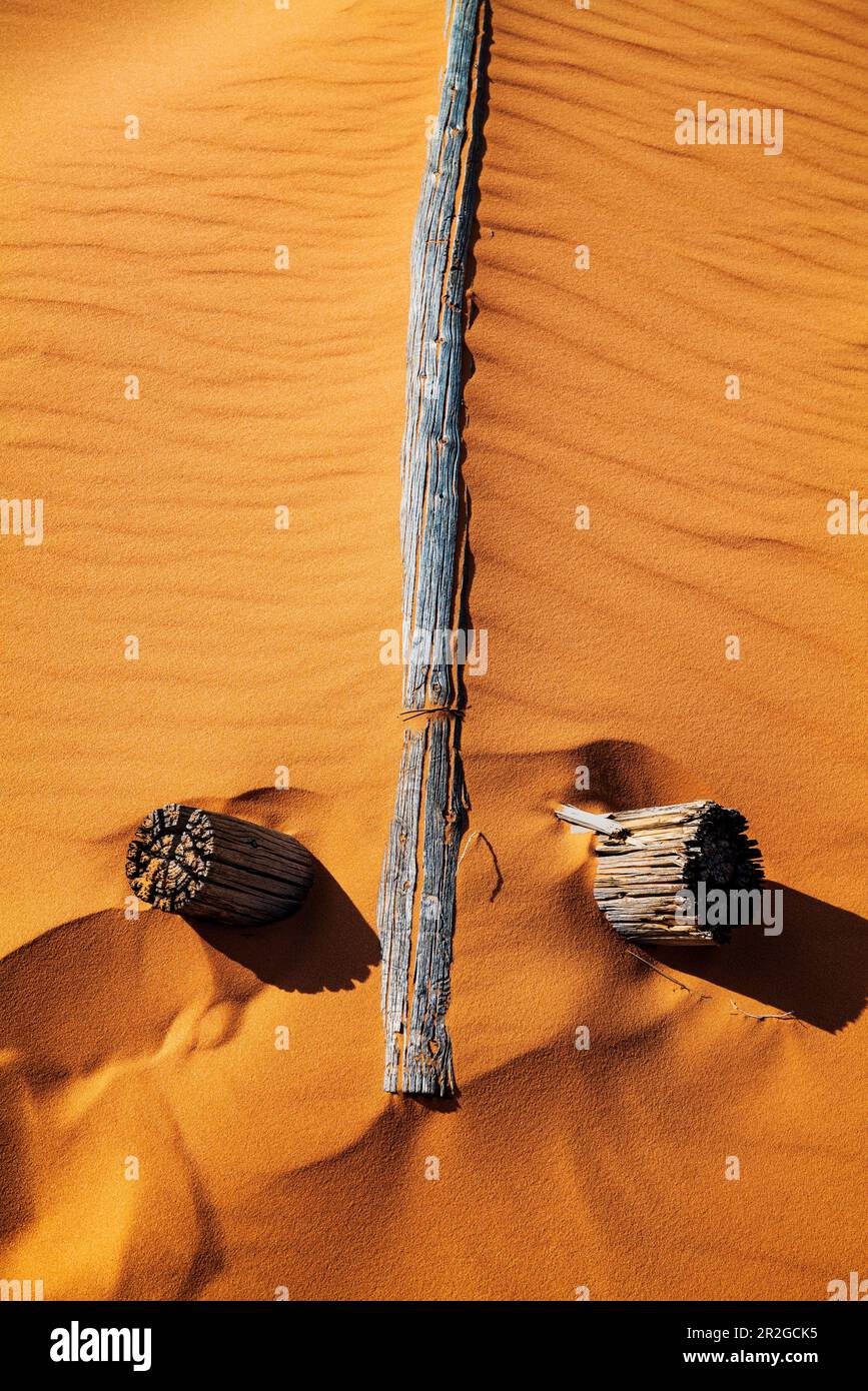 Verwitterter Wermut-Ranch-Zaun; Coral Pink Sand Dunes State Park; Utah; USA Stockfoto