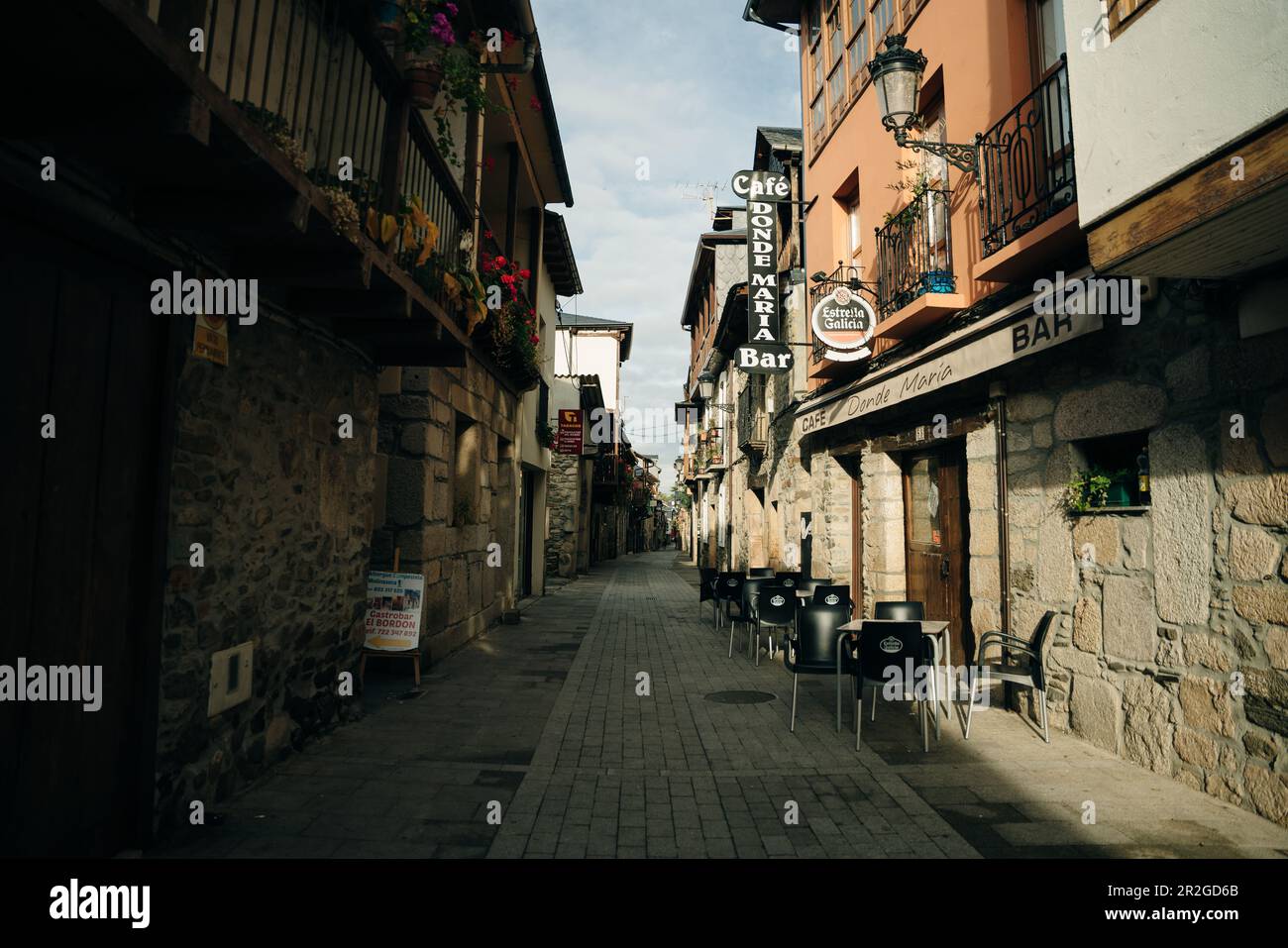 Molinaseca ist ein Dorf und eine Gemeinde in der Region El Bierzo, Leon, Spanien - Mai 2023. Hochwertiges Foto Stockfoto