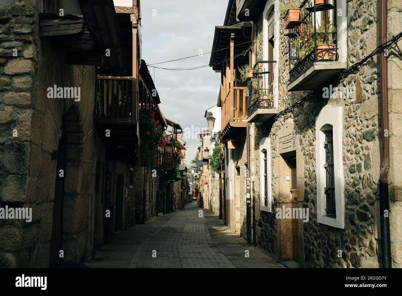 Molinaseca ist ein Dorf und eine Gemeinde in der Region El Bierzo, Leon, Spanien - Mai 2023. Hochwertiges Foto Stockfoto