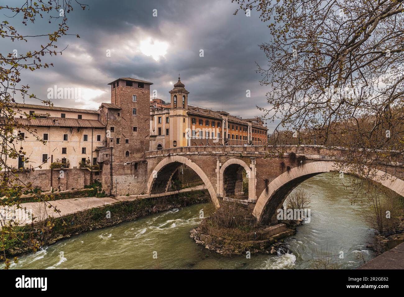 Ponte Fabricio oder Ponte dei Quattro Capi, älteste noch existierende Brücke, Tiber Island, Rom, Latium, Italien, Europa Stockfoto