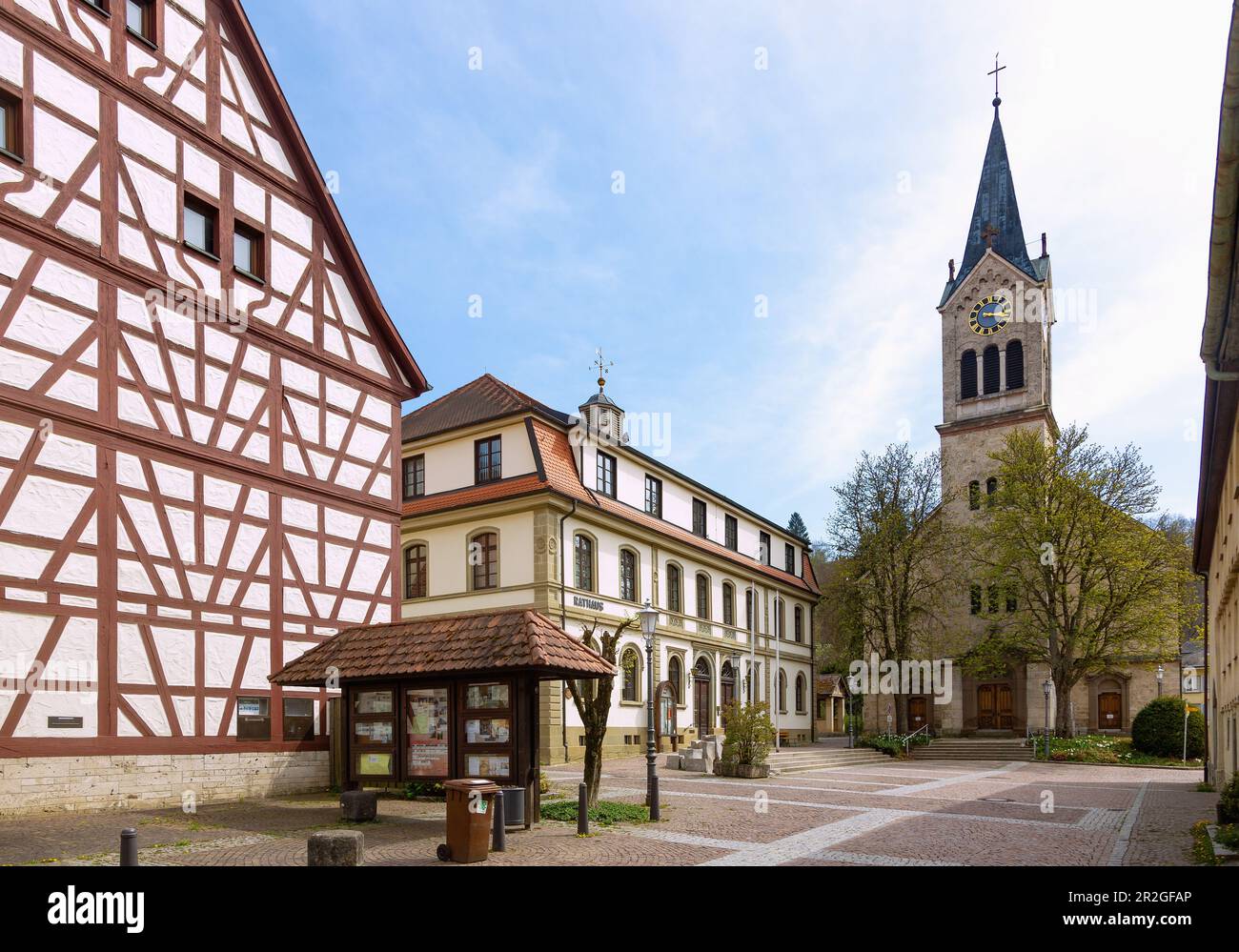 Fridingen an der Donau, historisches Stadtzentrum mit Rathaus und Pfarrkirche St. Martin, Naturpark Obere Donau im Schwäbischen Jura, Baden-Württ Stockfoto