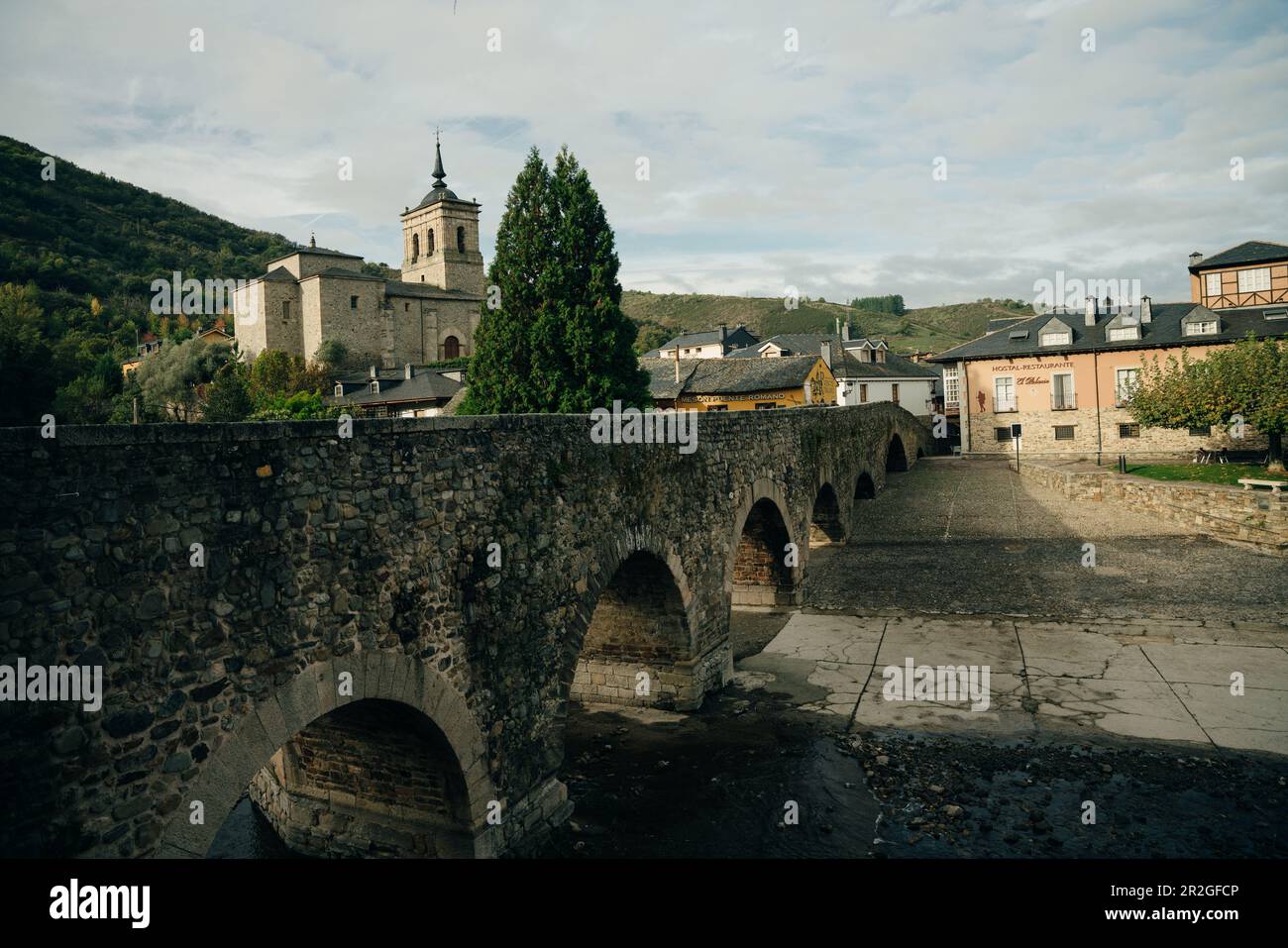 Molinaseca ist ein Dorf und eine Gemeinde in der Region El Bierzo, Leon, Spanien - Mai 2023. Hochwertiges Foto Stockfoto