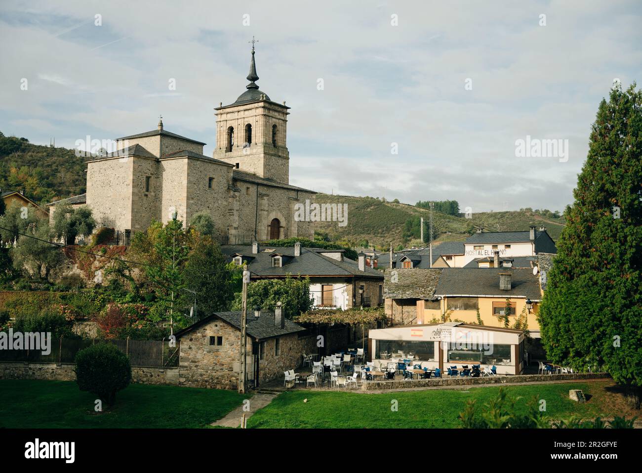 Molinaseca ist ein Dorf und eine Gemeinde in der Region El Bierzo, Leon, Spanien - Mai 2023. Hochwertiges Foto Stockfoto
