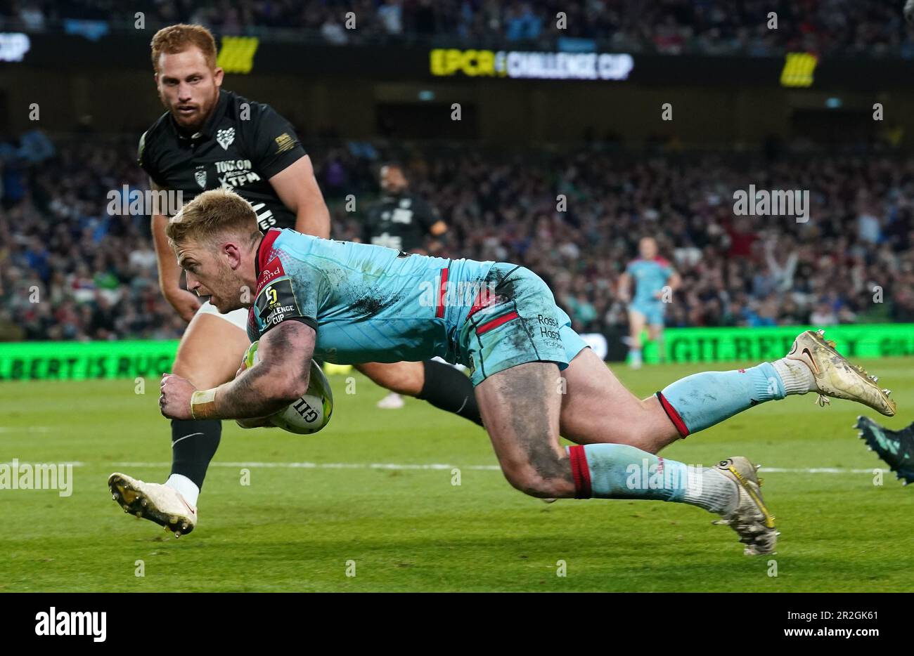 Kyle Steyn von Glasgow Warriors schießt beim ECPR Challenge Cup im Aviva Stadium in Dublin, Irland, den ersten Versuch seiner Seite. Foto: Freitag, 19. Mai 2023. Stockfoto