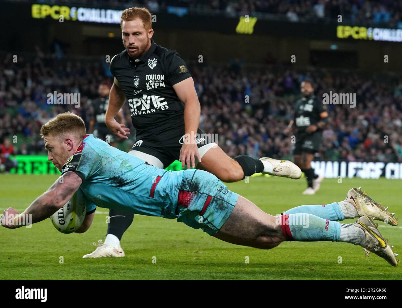 Kyle Steyn von Glasgow Warriors schießt beim ECPR Challenge Cup im Aviva Stadium in Dublin, Irland, den ersten Versuch seiner Seite. Foto: Freitag, 19. Mai 2023. Stockfoto