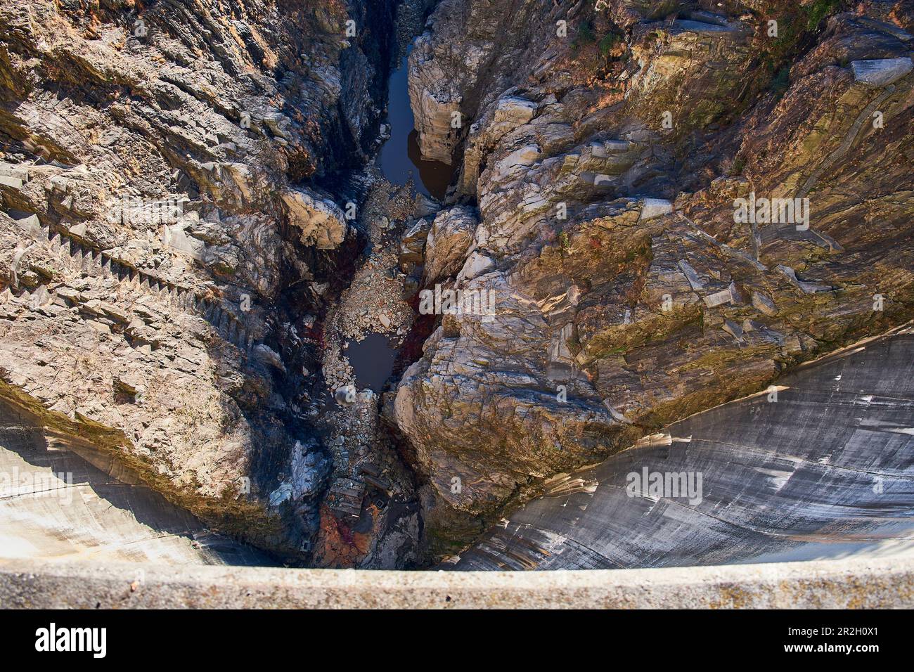 Staudamm am Lago di Vogorno, Valle Verzasca, Tessin, Schweiz Stockfoto