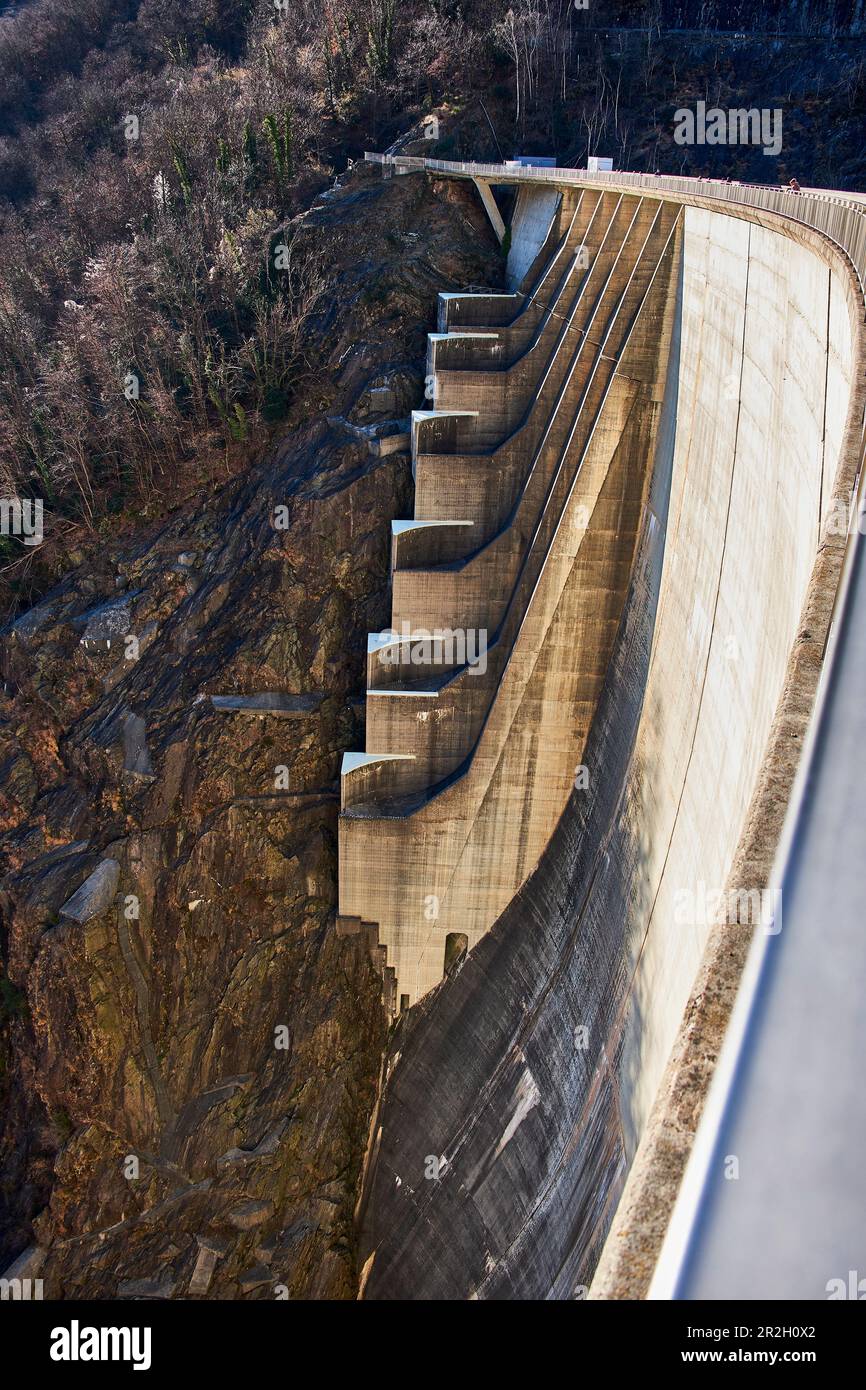 Staudamm am Lago di Vogorno, Valle Verzasca, Tessin, Schweiz Stockfoto