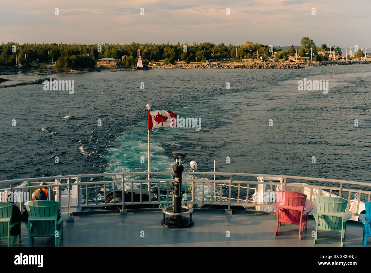 South Baymouth, ON, Kanada - Juli 2022 - Chi-Cheemaun-Fähre, die von Tobermory in South Baymouth ankommt. Hochwertiges Foto Stockfoto