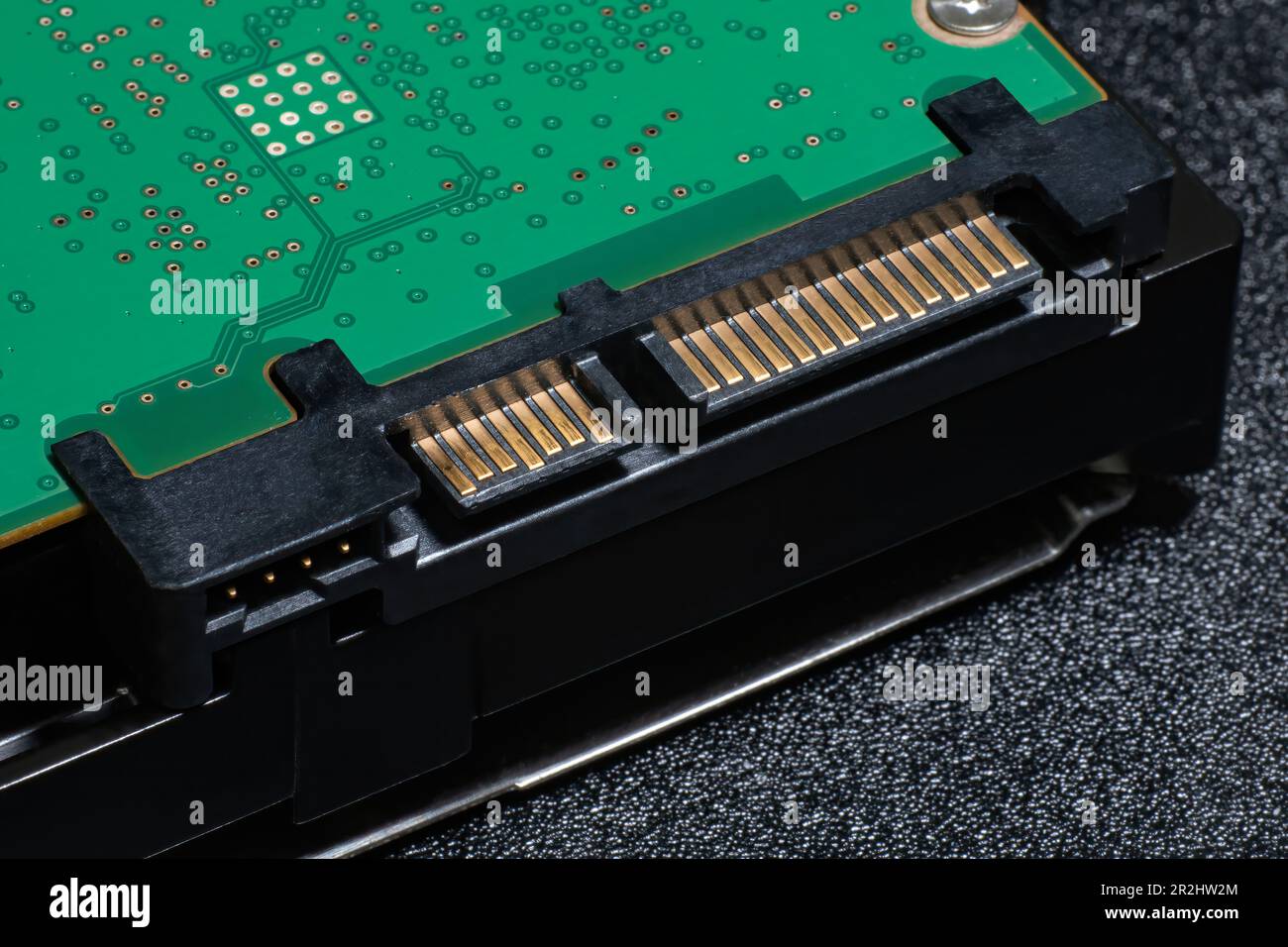Nahaufnahme von Serial ATA, SATA, Schnittstelle auf Computer-Festplatte. Stockfoto