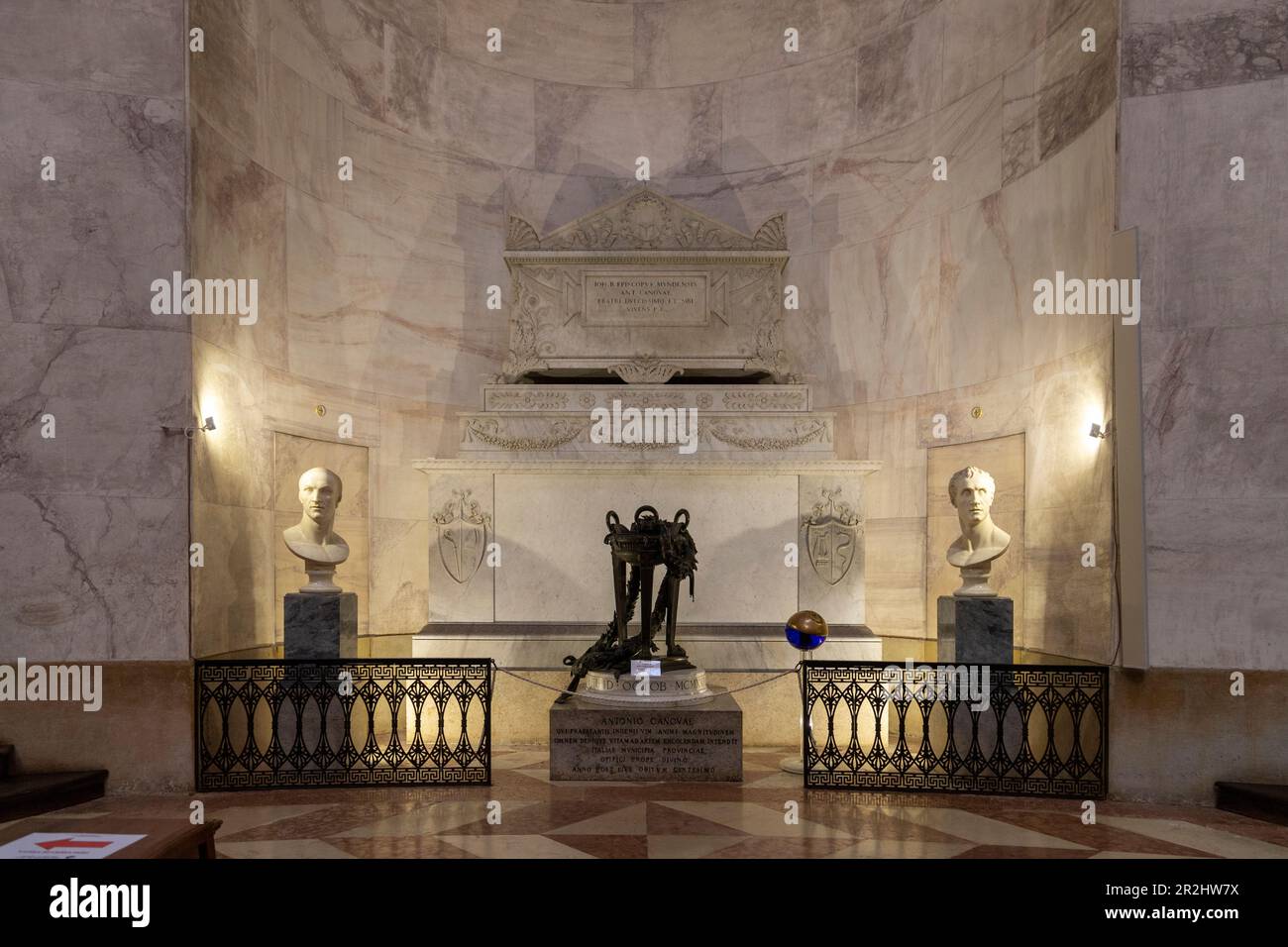 Das Grab von Canova. Tempio Canoviano (Pfarrkirche Possagno) Treviso, Veneto, Italien. Stockfoto