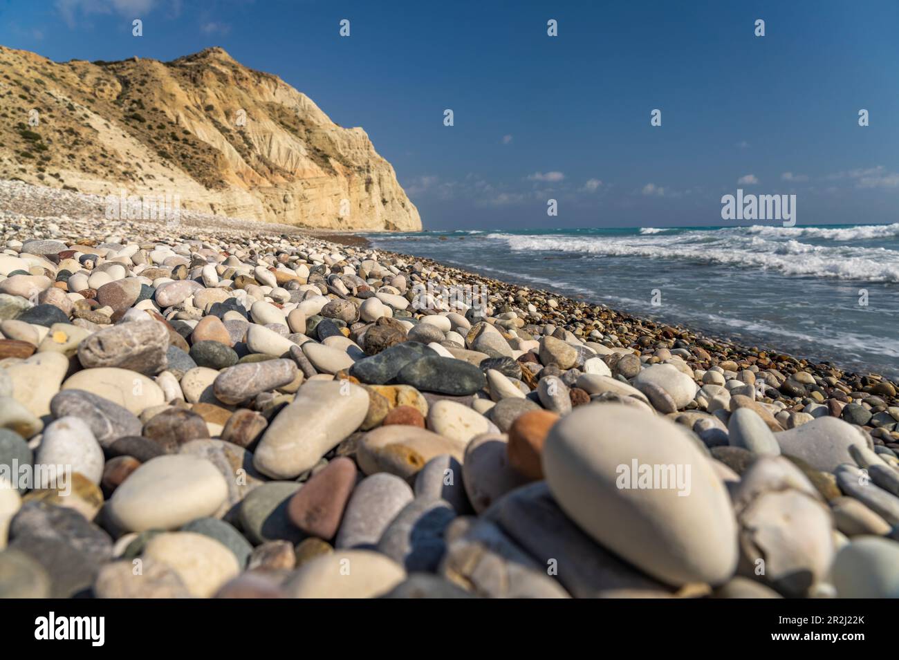 Strand an den Klippen von Cape Aspro in der Nähe von Pissouri, Zypern, Europa Stockfoto