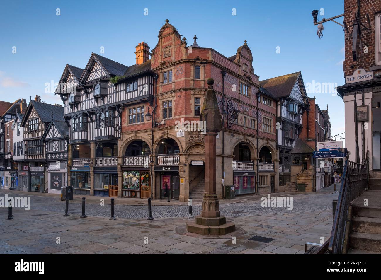 Chester Cross und Bridge Street Medieval Row, Bridge Street, Chester, Cheshire, England, Großbritannien, Europa Stockfoto