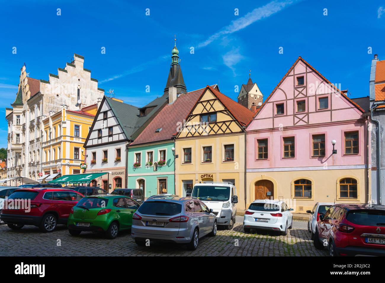 Häuser am Marktplatz in Loket, Bezirk Sokolov, Region Karlsbad, Böhmen, Tschechische Republik (Tschechien), Europa Stockfoto