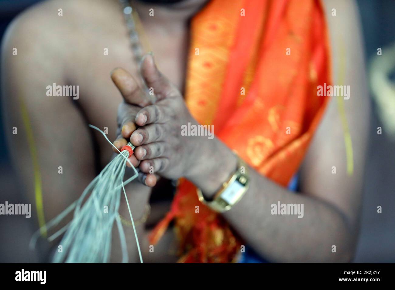 Sri Srinivasa Perumal Hindu-Tempel, Hindu-Priester (Brahmin) mit Puja-Zeremonie und Ritualen, Singapur, Südostasien, Asien Stockfoto