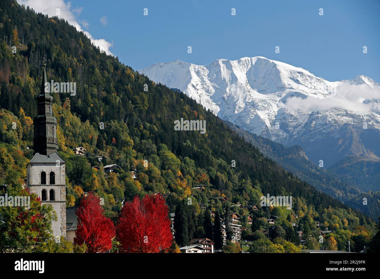 Französische Alpen im Herbst, Barockkirche, Saint-Gervais, Haute Savoie, Auvergne-Rhone-Alpes, Frankreich, Europa Stockfoto