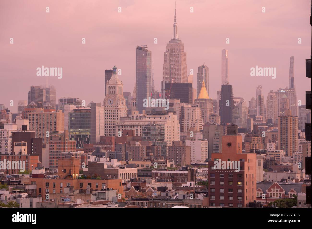 Blick von der Lower East Side der Skyline von Midtown mit dem Empire State Building, Manhattan, New York, New York, USA Stockfoto