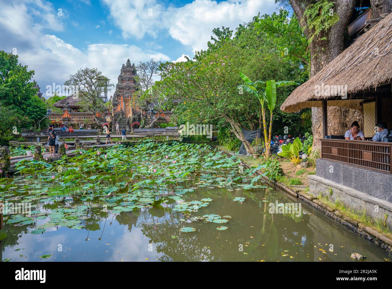 Blick auf den Saraswati-Tempel in Ubud, Ubud, Kabupaten Gianyar, Bali, Indonesien, Südostasien, Asien Stockfoto