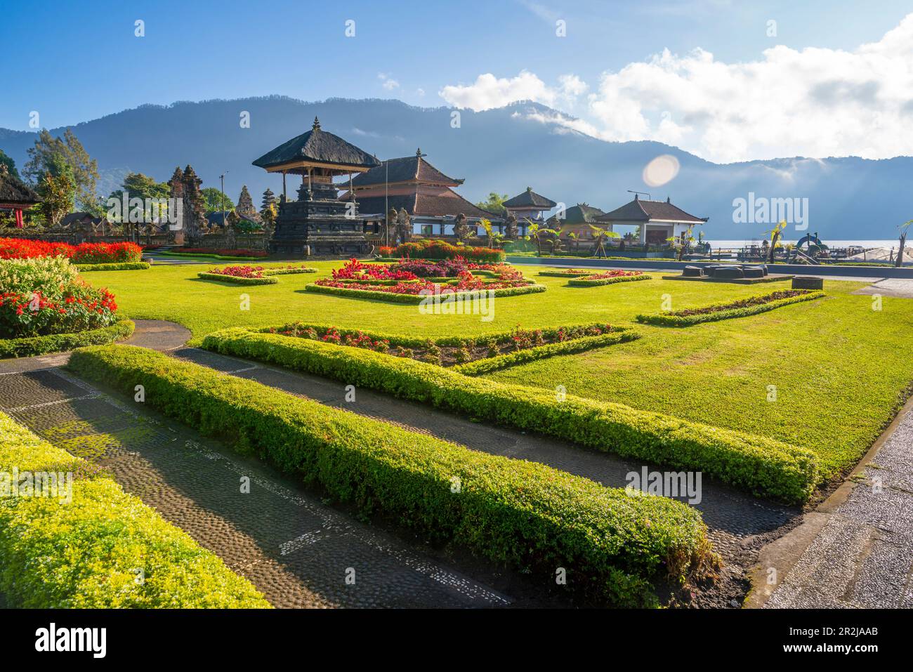 Blick auf den Ulun Danu Beratan-Tempel am Bratan-See, Bali, Indonesien, Südostasien, Asien Stockfoto