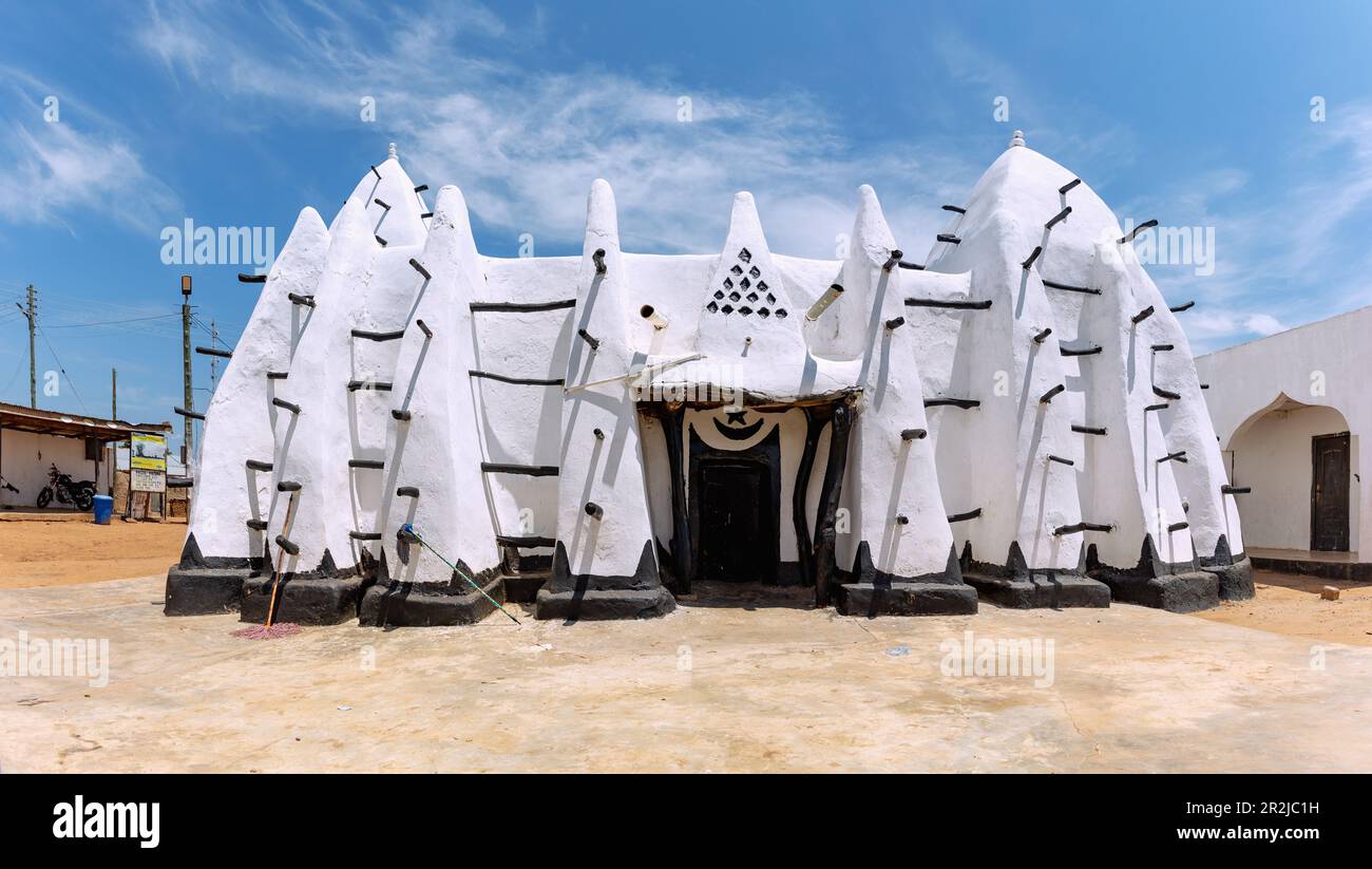 Larabanga-Moschee, Nordseite mit dem Eingang des gemeinderats, in der Savannah-Region im Norden Ghanas in Westafrika Stockfoto