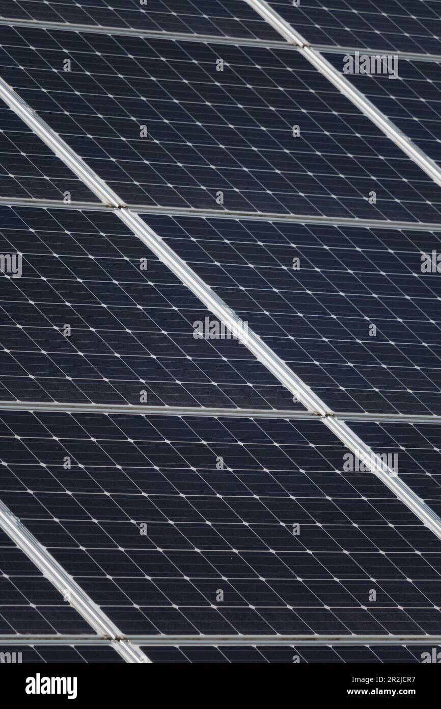 Vollformat-Nahaufnahme von Solarmodulen Stockfoto