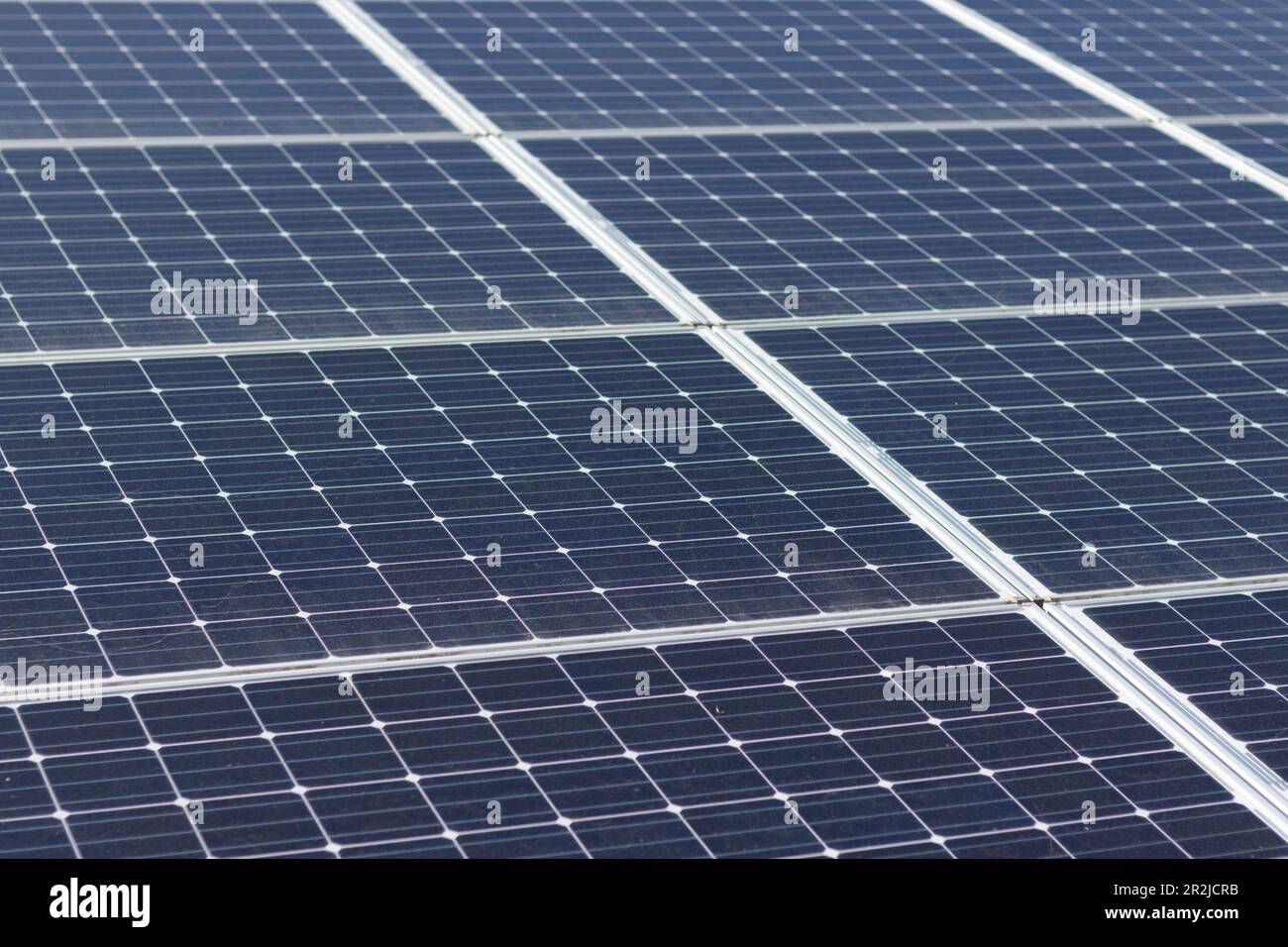 Vollformat-Nahaufnahme von Solarmodulen Stockfoto