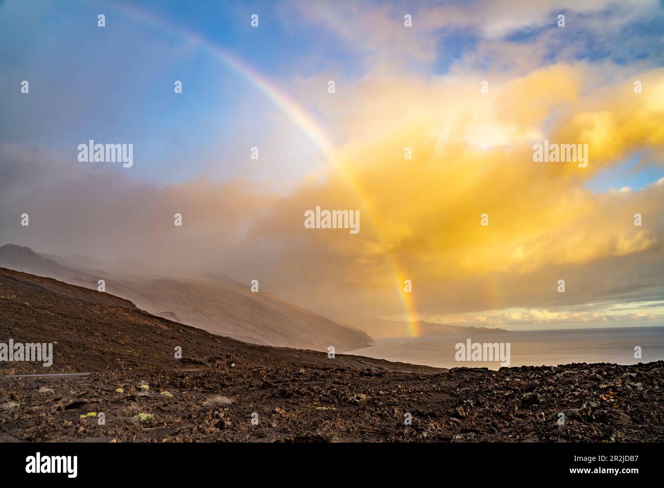 Regenbogen auf der Halbinsel Punta de la Orchilla, El Hierro, arische Inseln, Spanien Stockfoto