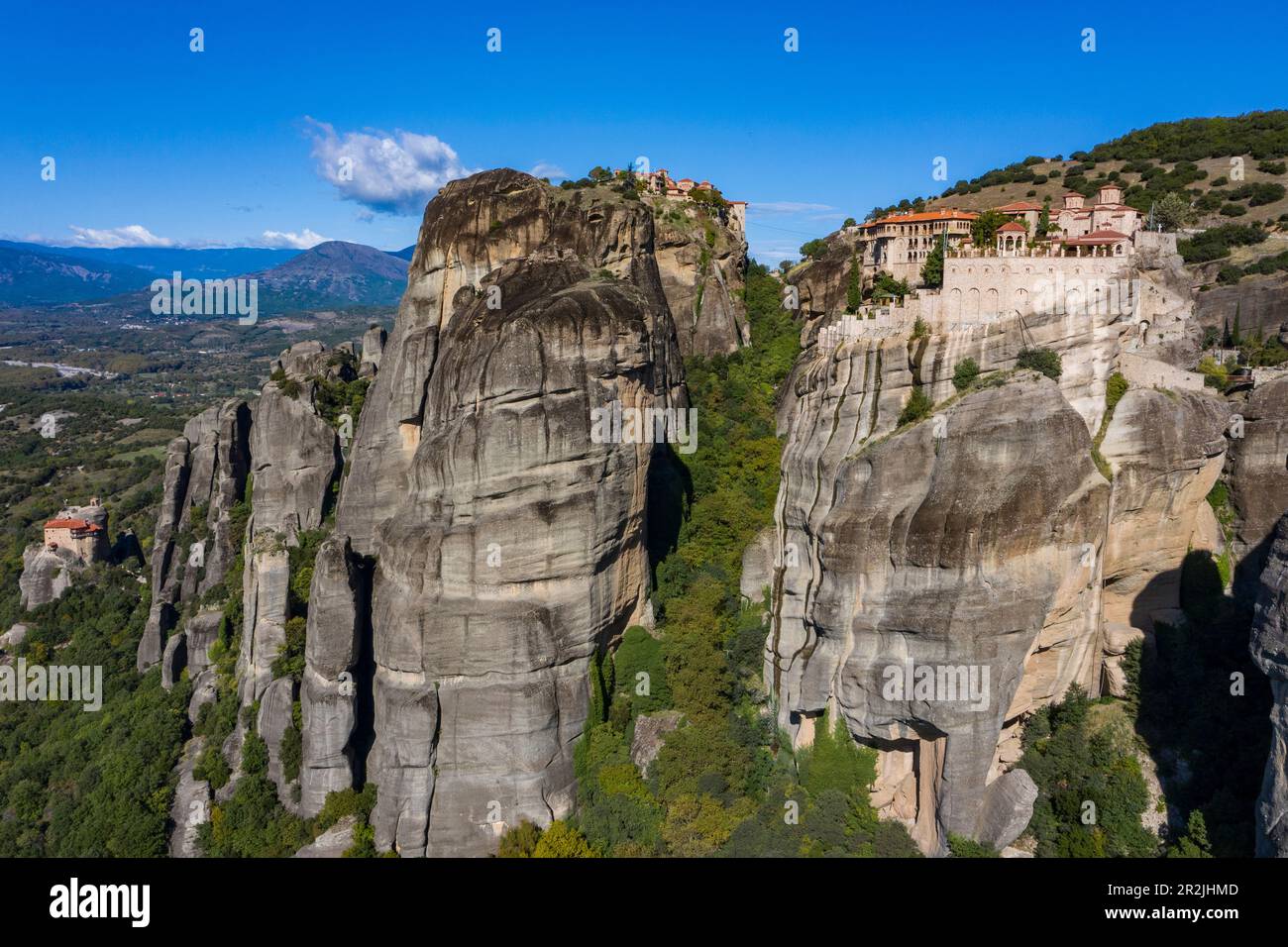 Blick aus der Vogelperspektive auf das Varlaam Kloster in Meteora, Kastraki, Thessalien, Griechenland, Europa Stockfoto