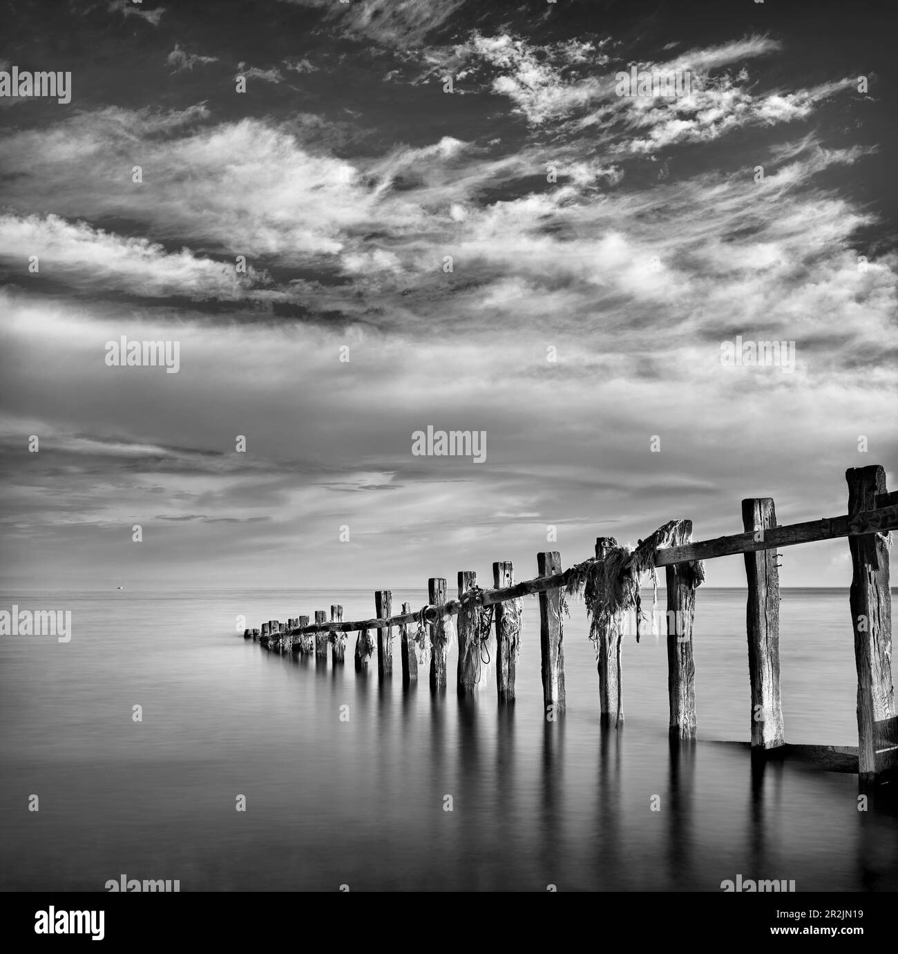 Seascape mit Holzsteg, Sussex England Stockfoto