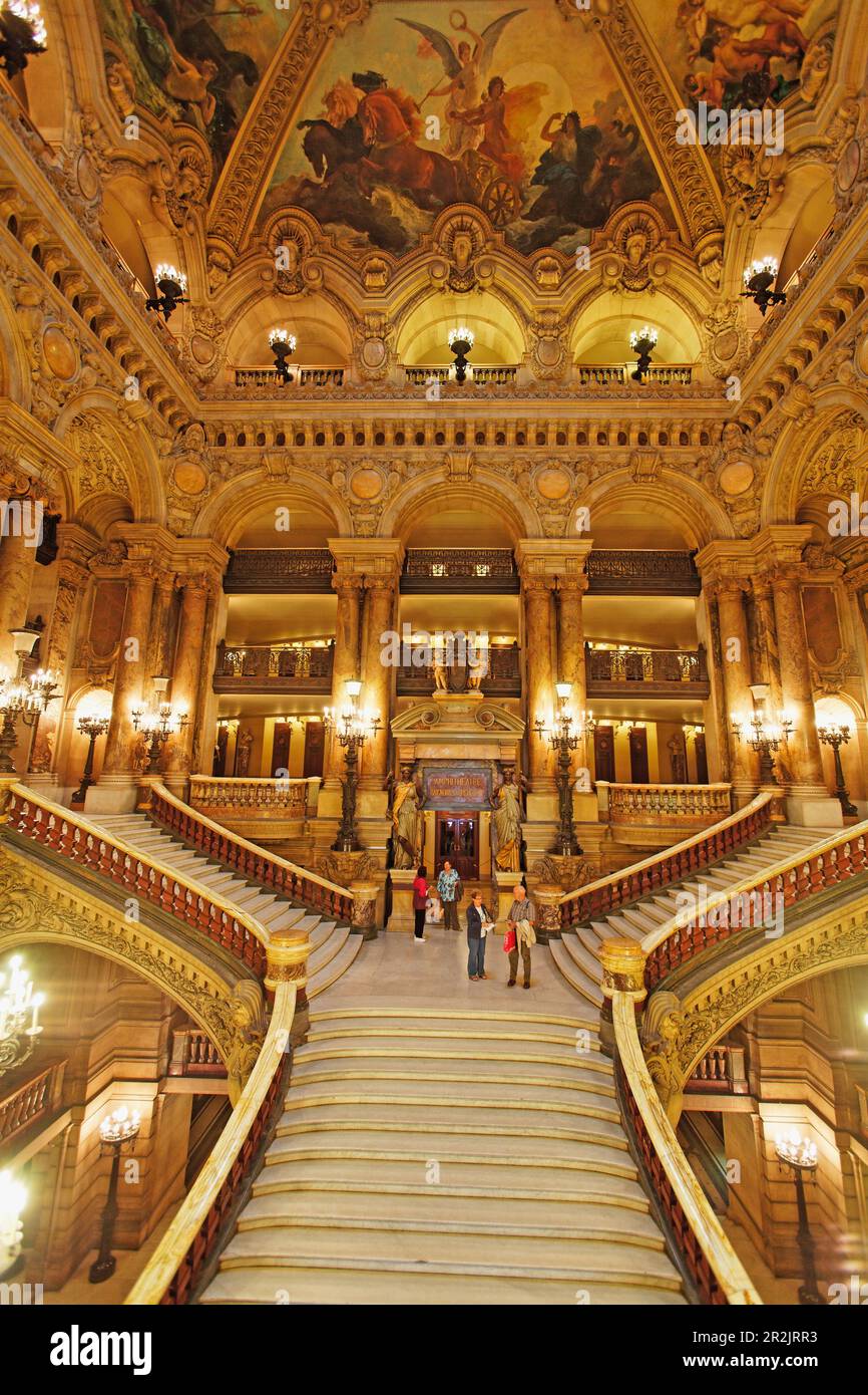 Treppe im Inneren der Oper Garnier, Paris, Frankreich, Europa Stockfoto