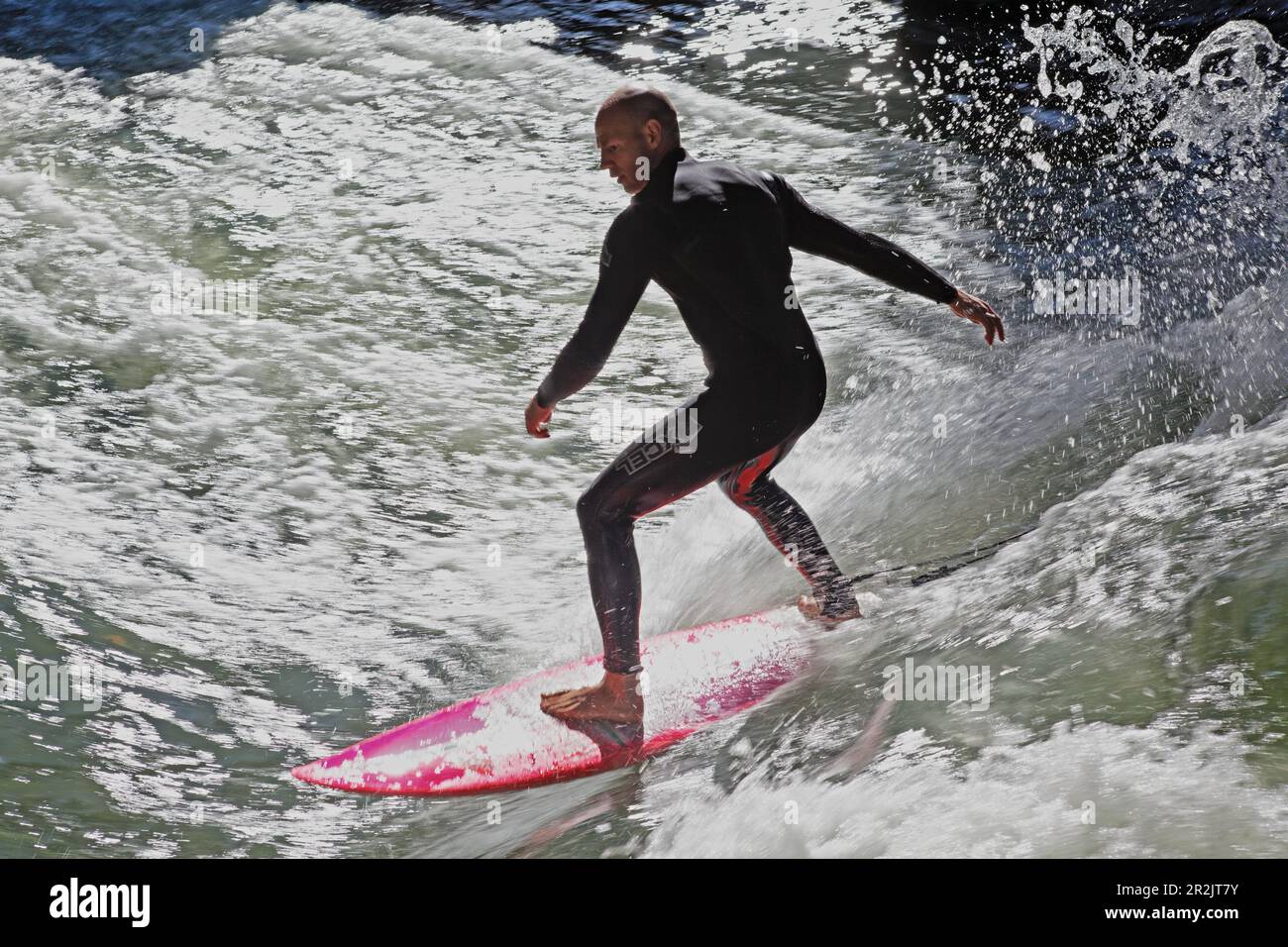 Surfer am Eisbach-Kanal, Englisch Garten, München, Prinzregentenstraße, Upper Bavaria, Bavaria, Germany Stockfoto