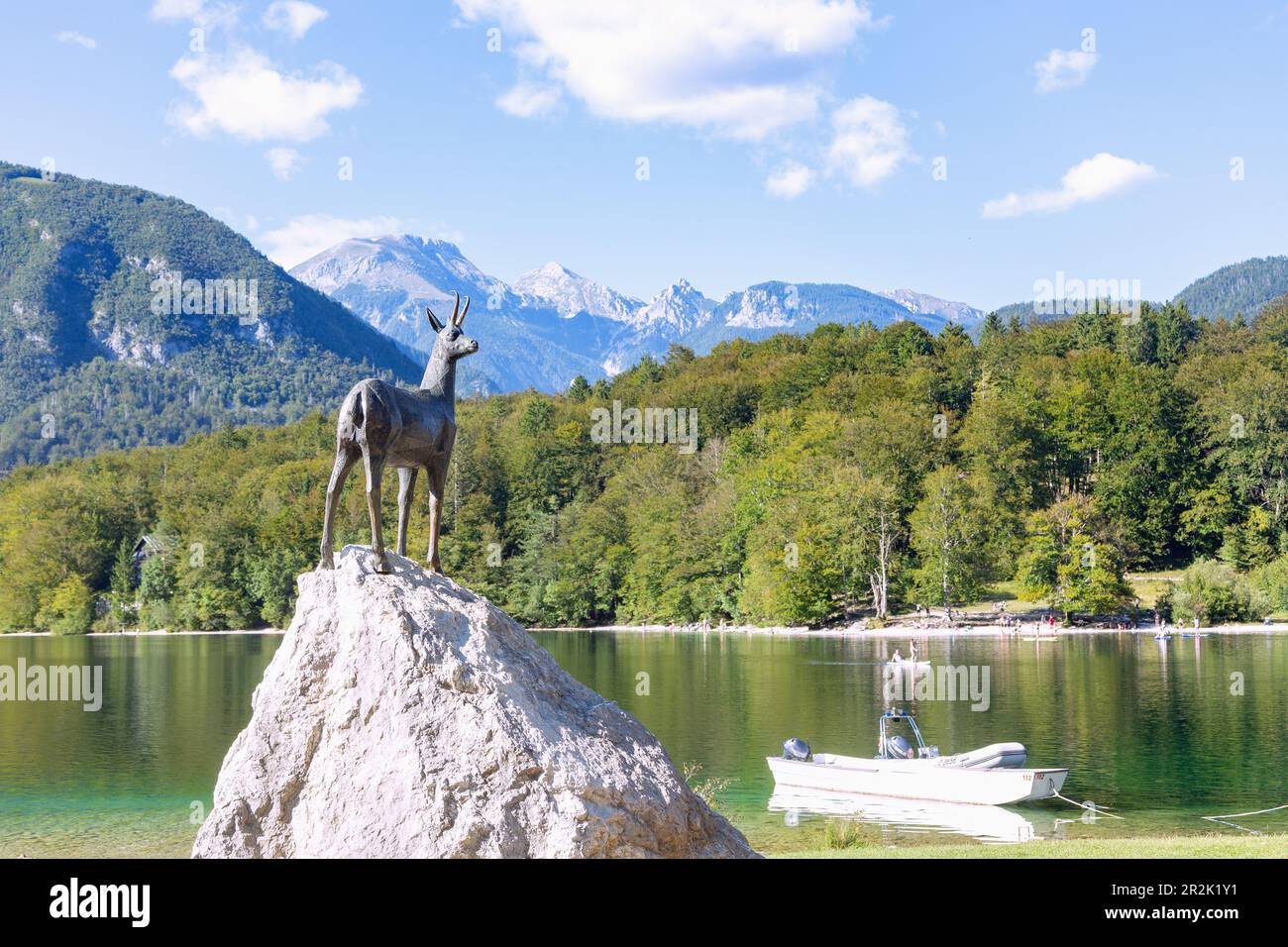 Bohinj See; Bohinjsko Jezero; Zlatorog, mythische Gämsen mit goldenen Hörnern Stockfoto