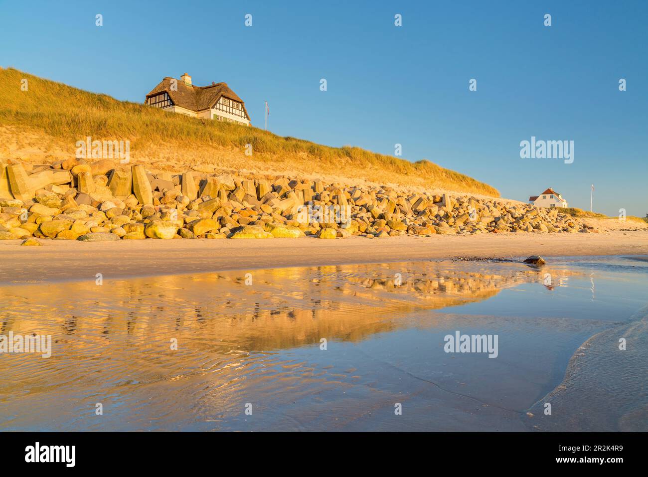Reethütte in den Dünen am Løkken Beach, Nordjütland, Jütland, Dänemark Stockfoto