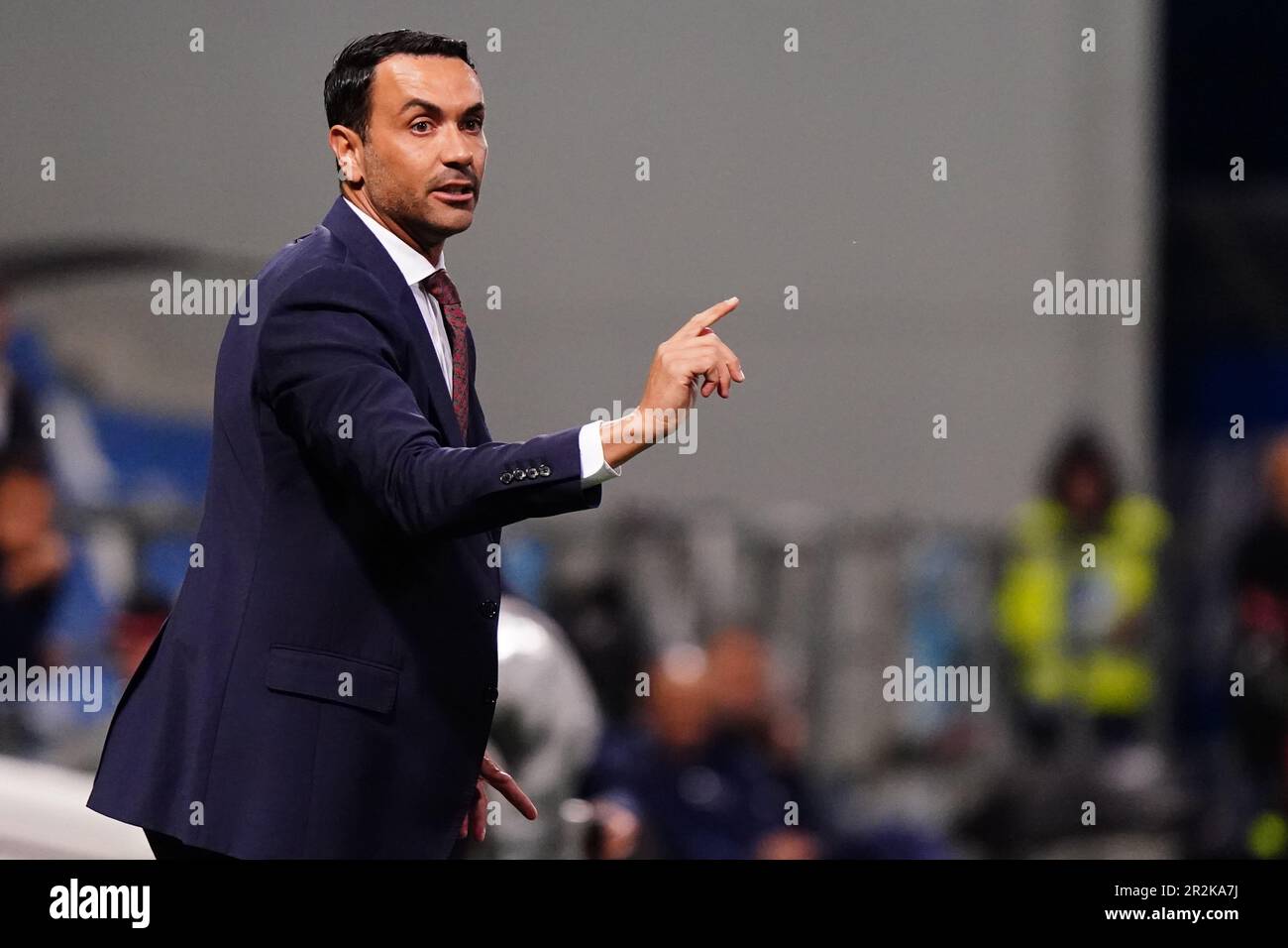 Cheftrainer Raffaele Palladino (AC Monza) während des Fußballspiels der italienischen Meisterschaft Serie A zwischen US Sassuolo und AC Monza am 19. Mai 2023 im Mapei-Stadion in Reggio Emilia, Italien - Kredit: Luca Rossini/E-Mage/Alamy Live News Stockfoto