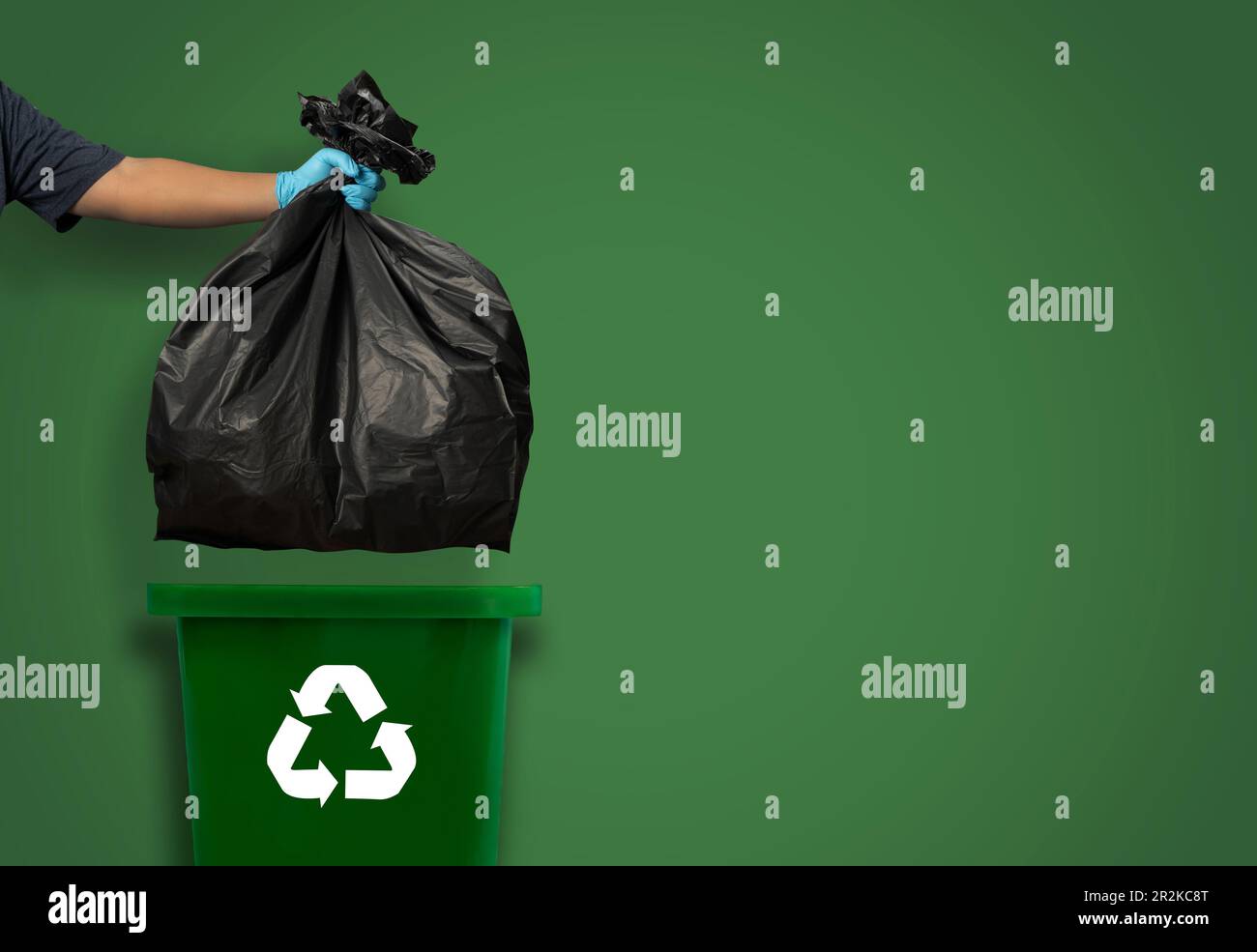 Abfalleimer Recycling Kunststoffkonzept im Freien auf der Straße nachhaltige Umwelt grüne Umwelt große Sauberkeit Stockfoto